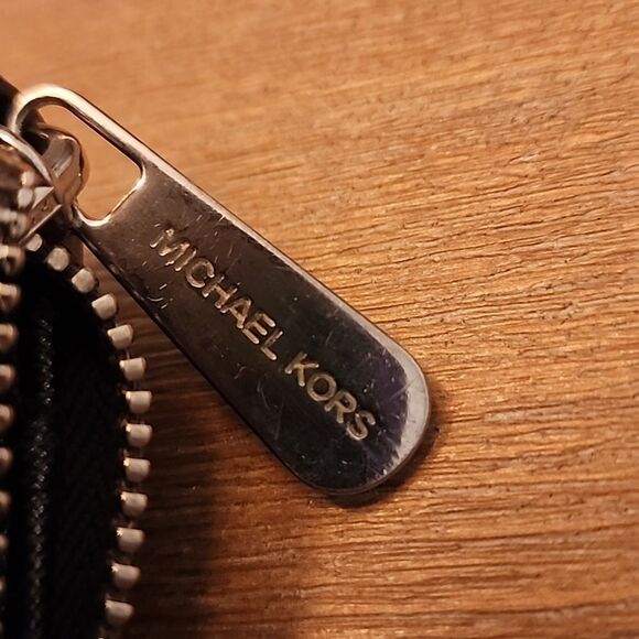 Michael Kors Monogram Metallic Silver/pewter Zippy Wallet EUC - Picture 6 of 6